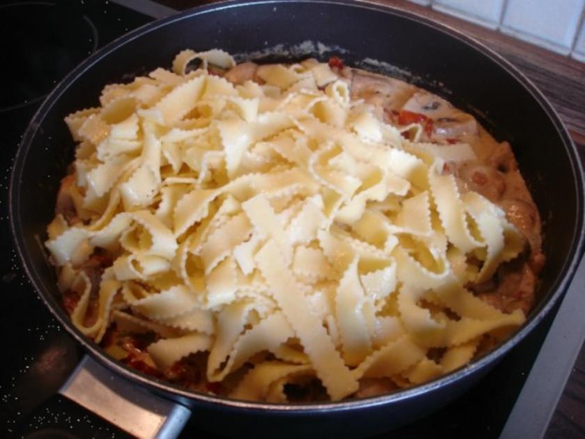 Nudeln mit Sahne-Champignons - Rezept mit Bild - kochbar.de