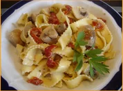 Nudeln mit Sahne-Champignons - Rezept