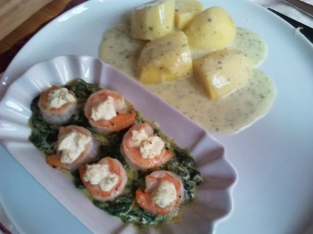 Gratinierte Gambas auf Kräuterspinat - Rezept