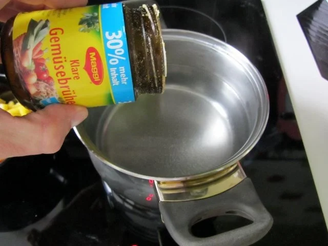 Rezept: Gebratene Mie Nudeln mit Gemüse Bild Nr. 6 Gebratene Mie Nudeln mit Gemüse - Rezept - Bild Nr. 6