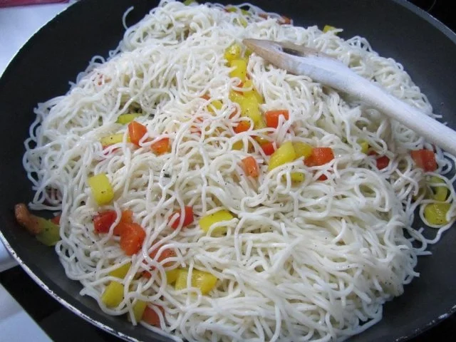 Rezept: Gebratene Mie Nudeln mit Gemüse Bild Nr. 15 Gebratene Mie Nudeln mit Gemüse - Rezept - Bild Nr. 15