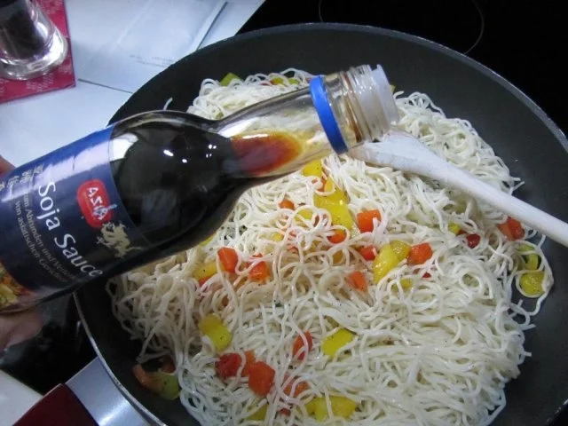 Rezept: Gebratene Mie Nudeln mit Gemüse Bild Nr. 16 Gebratene Mie Nudeln mit Gemüse - Rezept - Bild Nr. 16