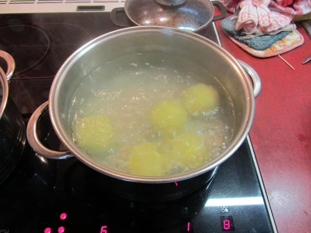 Rezept: Gefüllte Kartoffelklöße mit Pfälzer – Leberwurst Bild Nr. 7 Gefüllte Kartoffelklöße mit Pfälzer – Leberwurst - Rezept - Bild Nr. 7