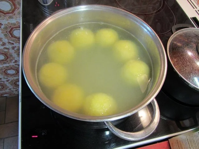 Rezept: Gefüllte Kartoffelklöße mit Pfälzer – Leberwurst Bild Nr. 8 Gefüllte Kartoffelklöße mit Pfälzer – Leberwurst - Rezept - Bild Nr. 8