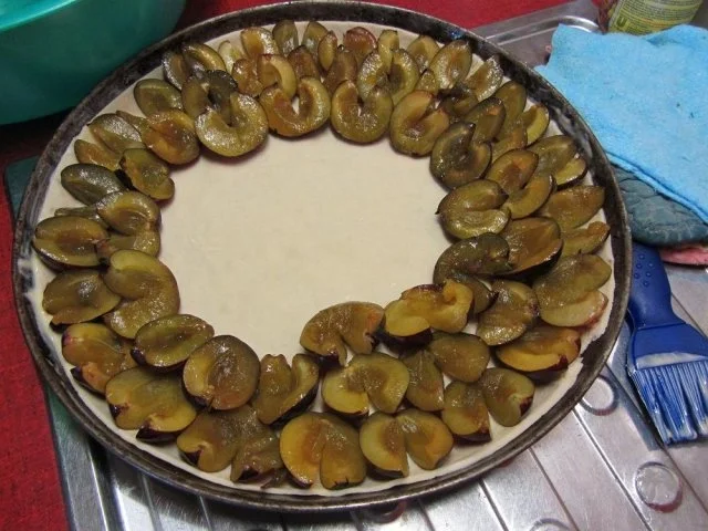 Rezept: Hefe Kuchen mit Pflaumen Bild Nr. 10 Hefe Kuchen mit Pflaumen - Rezept - Bild Nr. 10