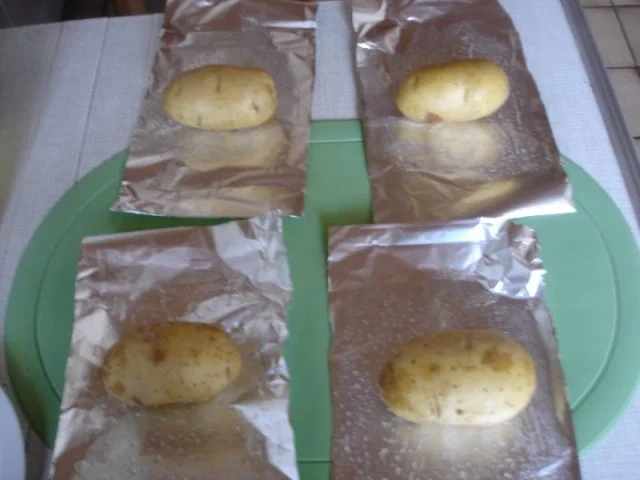 Rezept: Rippchen mit Krautsalat und Ofenkartoffeln mit Sour Cream Bild Nr. 3 Rippchen mit Krautsalat und Ofenkartoffeln mit Sour Cream - Rezept - Bild Nr. 3