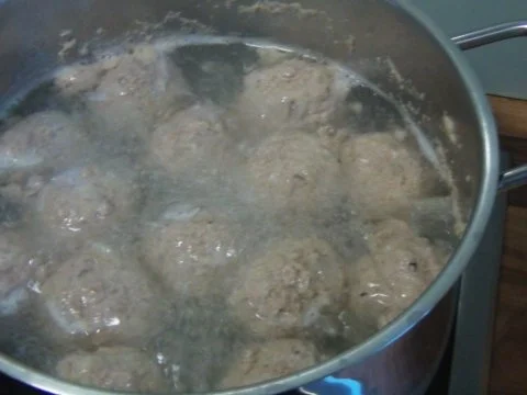 Kochklops in Petersiliensoße - Rezept - Bild Nr. 2