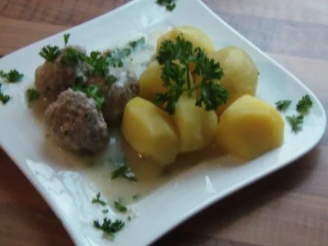 Kochklops in Petersiliensoße - Rezept