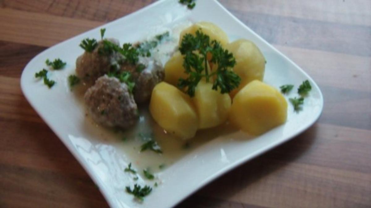 Bilder für Kochklops in Petersiliensoße - Rezept