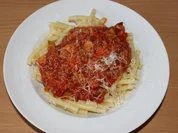 Nudeln mit Tomaten-Zucchini-Soße - Rezept