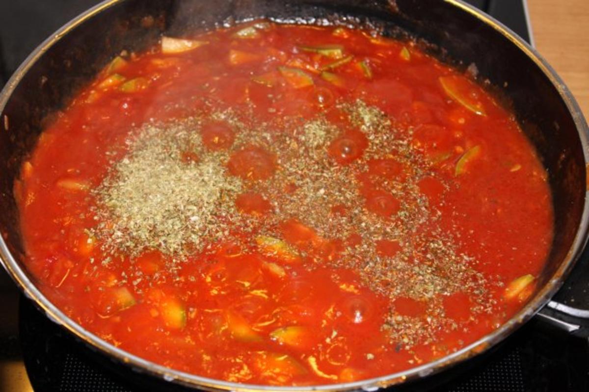Nudeln mit Tomaten-Zucchini-Soße - Rezept - Bild Nr. 5
