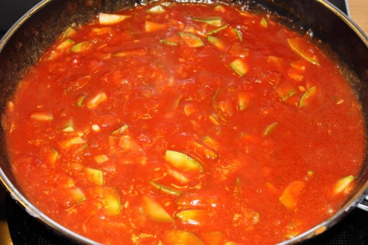 Nudeln mit Tomaten-Zucchini-Soße - Rezept - Bild Nr. 4