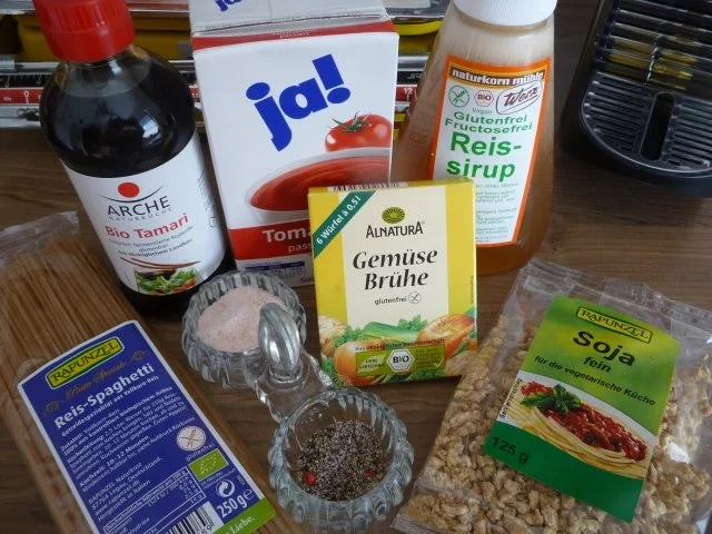 Fleischlos : Soja-Bolognese mit Reisnudeln - Rezept - Bild Nr. 2