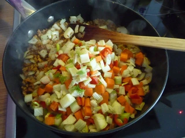 Fleischlos : Soja-Bolognese mit Reisnudeln - Rezept - Bild Nr. 13