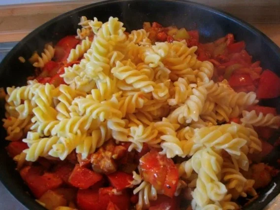 Zucchini - Aubergienen - Tomaten Nudelpfanne - Rezept - Bild Nr. 13