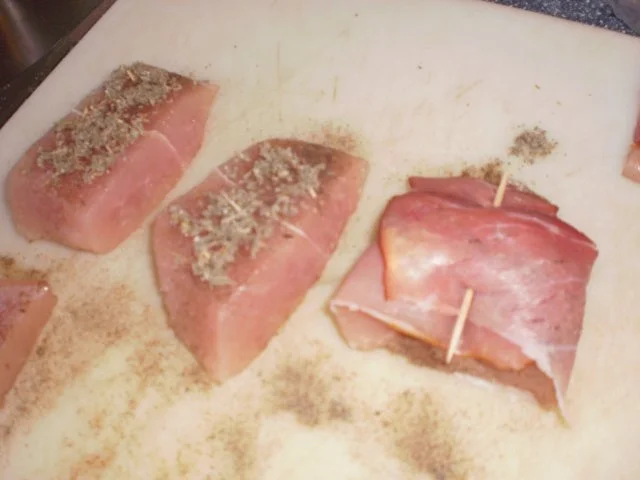Puten-Saltimbocca mit Gnocchi und Gurken - Rezept - Bild Nr. 3