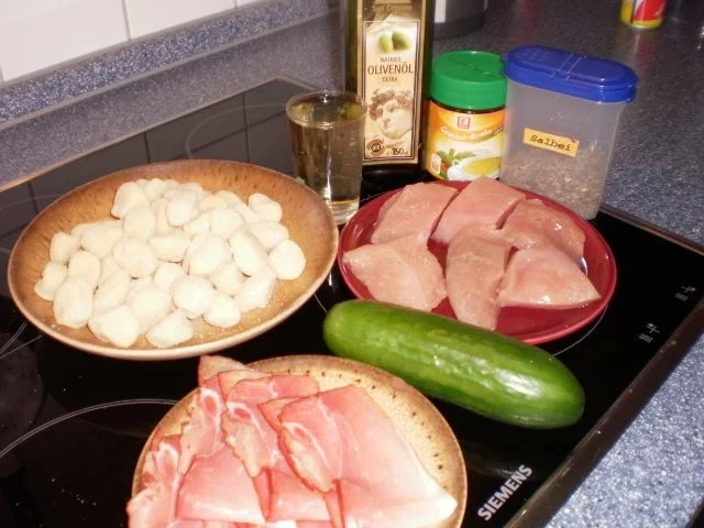Puten-Saltimbocca mit Gnocchi und Gurken - Rezept - Bild Nr. 2