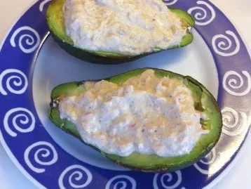 Avocado mit Thunfischquark - Rezept
