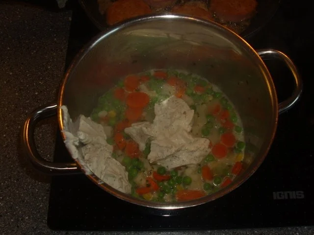 Rezept: Panierte Jagdwurstscheiben, Buttergemüse in Ruccula-Pesto-Creme und Kapü mit Parmesan Bild Nr. 5 Panierte Jagdwurstscheiben, Buttergemüse in Ruccula-Pesto-Creme und Kapü mit Parmesan - Rezept - Bild Nr. 5