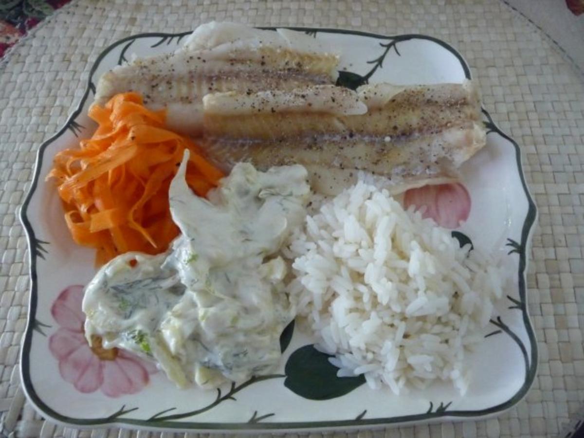 Fisch : Gedünsteter Alaska-Seelachs an Fenchel-Meerrettich mit Reis und Möhrensalat - Rezept