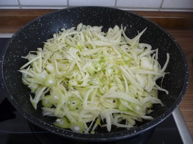 Fisch : Gedünsteter Alaska-Seelachs an Fenchel-Meerrettich mit Reis und Möhrensalat - Rezept - Bild Nr. 5