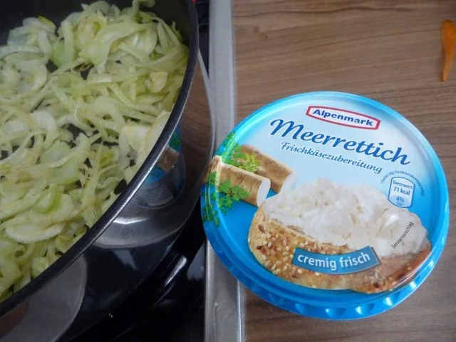Fisch : Gedünsteter Alaska-Seelachs an Fenchel-Meerrettich mit Reis und Möhrensalat - Rezept - Bild Nr. 6