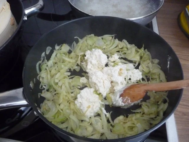 Fisch : Gedünsteter Alaska-Seelachs an Fenchel-Meerrettich mit Reis und Möhrensalat - Rezept - Bild Nr. 7