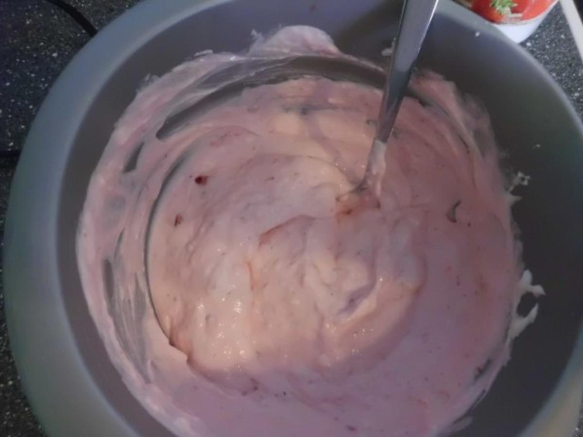 Erdbeerquark mit Eischnee - schnell &amp; einfach - von Enikoe