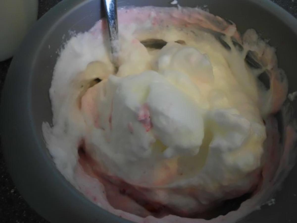 Erdbeerquark mit Eischnee - schnell &amp; einfach - von Enikoe