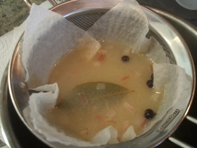 Rezept: Sülzen: Sülze von Süßwasser-Getier auf Orangenmeerrettichschaum Bild Nr. 5 Sülzen: Sülze von Süßwasser-Getier auf Orangenmeerrettichschaum - Rezept - Bild Nr. 5