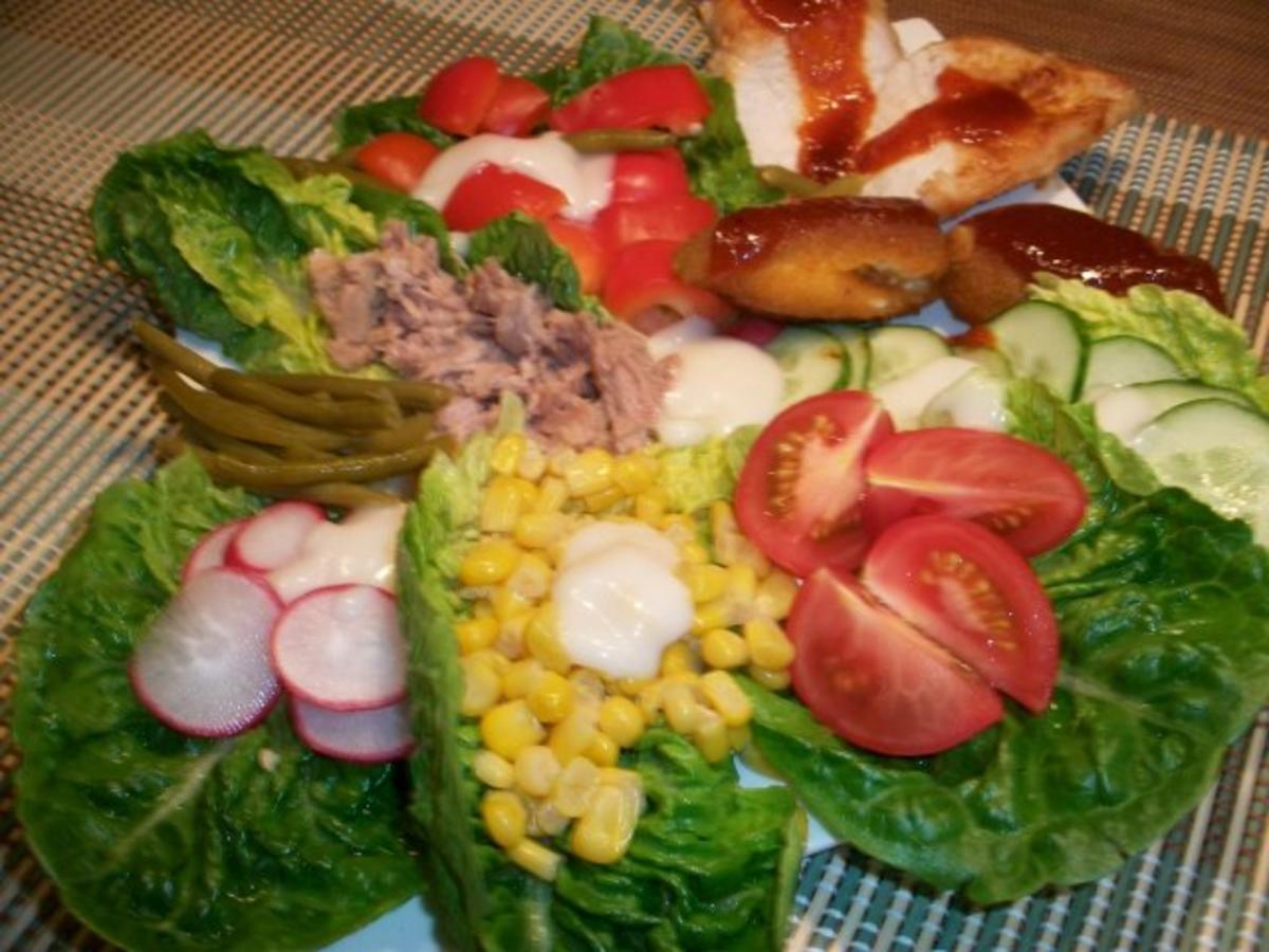 Hähnchenbrust und gebratene Jalapenos mit roter Pfeffersoße und einem herzhaften Salat... - Rezept - Bild Nr. 2