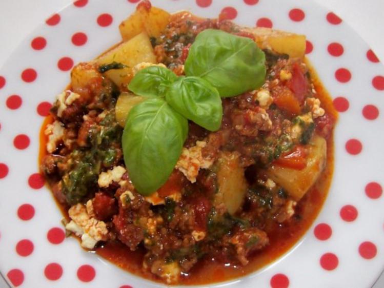 Mediterraner Kartoffel Spinat Auflauf mit Hackfleisch und Feta ... Mediterraner Kartoffel Spinat Auflauf mit Hackfleisch und Feta ...