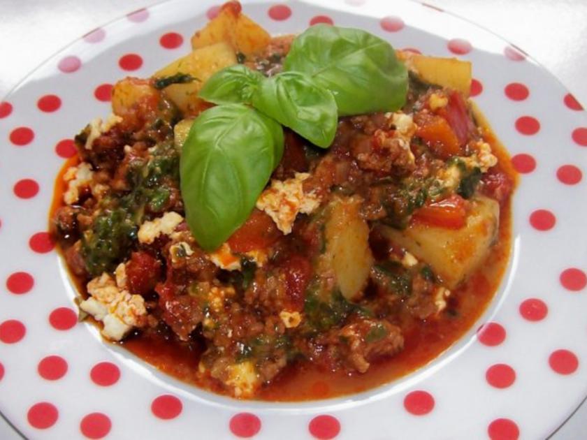 Mediterraner Kartoffel-Spinat-Auflauf mit Hackfleisch und Feta - Rezept ...