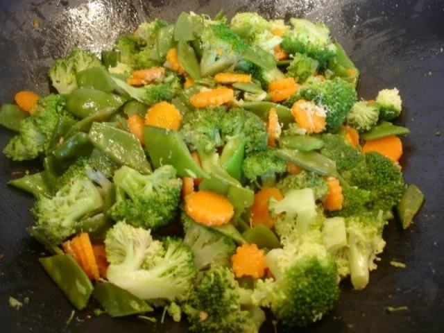 Hähnchennuggets mit Wokgemüse und Pommes frites - Rezept - Bild Nr. 14