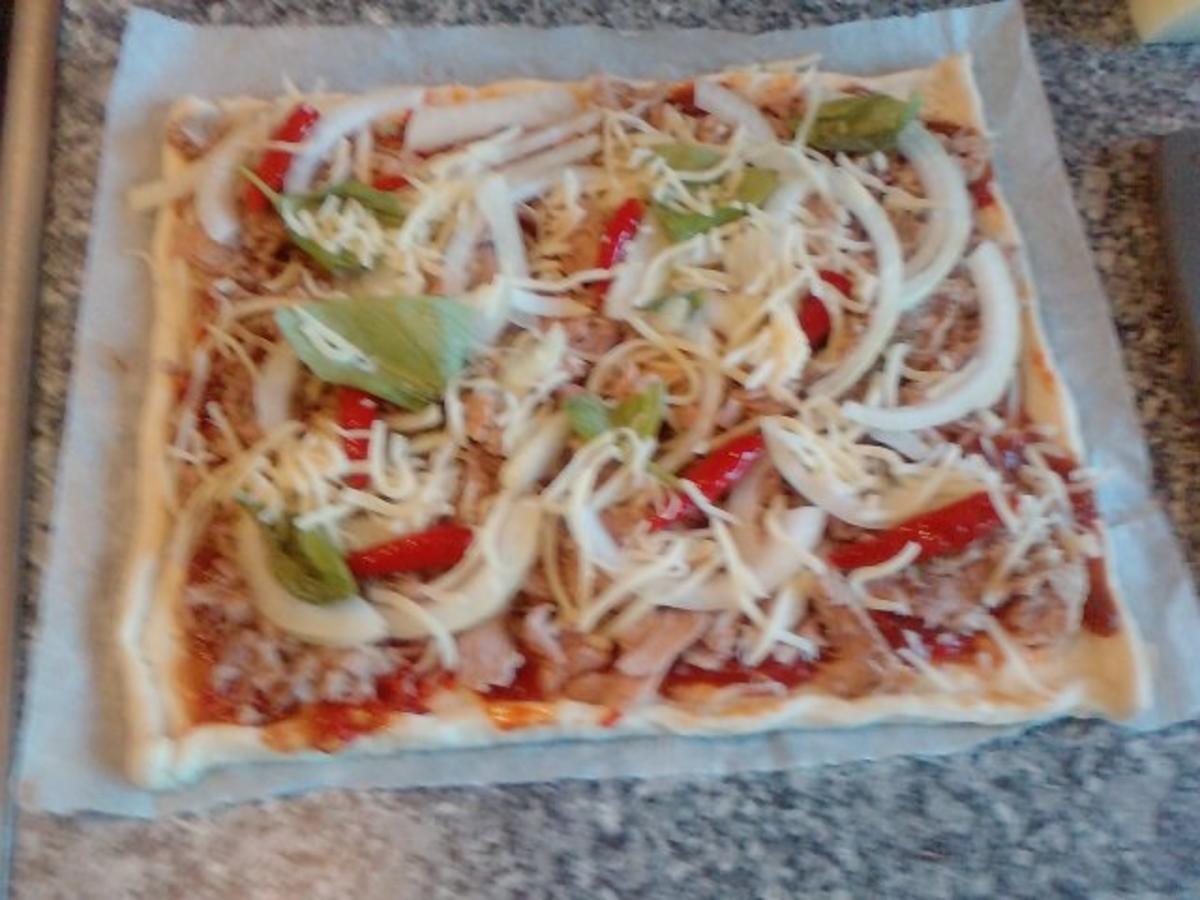Pizza Tonno genightcookert ;-))) und gegrillt - Rezept - Bild Nr. 3