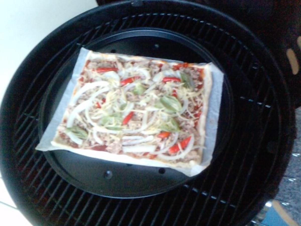 Pizza Tonno genightcookert ;-))) und gegrillt - Rezept - Bild Nr. 4