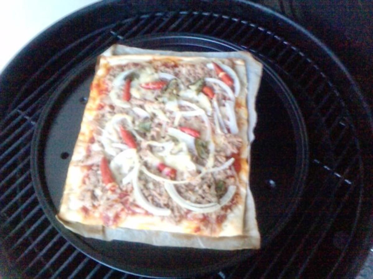 Pizza Tonno genightcookert ;-))) und gegrillt - Rezept - Bild Nr. 5