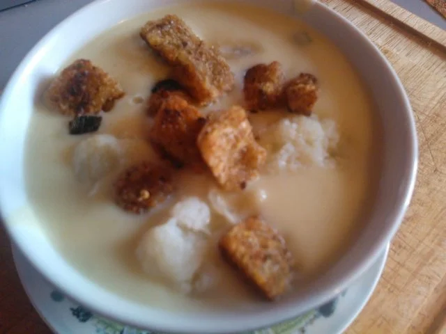 Rezept: Soupe au chou-fleur avec croûtons Soupe au chou-fleur avec croûtons - Rezept