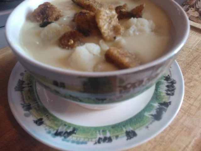 Rezept: Soupe au chou-fleur avec croûtons Bild Nr. 10 Soupe au chou-fleur avec croûtons - Rezept - Bild Nr. 10