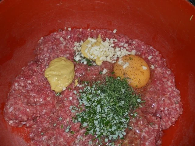 Rezept: Kräuterfrikadellen mit frischen Bohnen Bild Nr. 5 Kräuterfrikadellen mit frischen Bohnen - Rezept - Bild Nr. 5