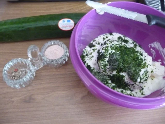 Schmalhans - Küchenmeister : Rosmarinkartoffeln mit Tzaziki - Rezept - Bild Nr. 3