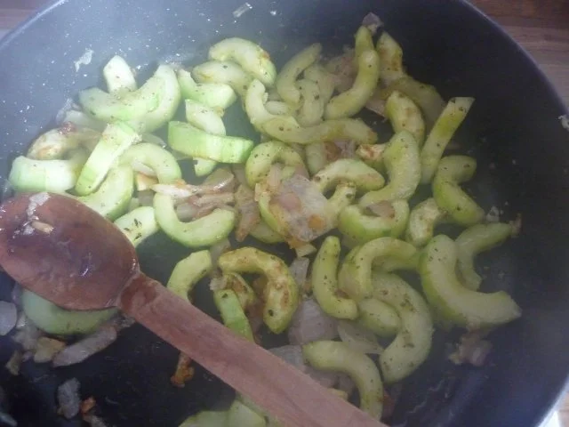 Gemüsebeilage : Knoblauch-Schmorgurke - Rezept - Bild Nr. 5