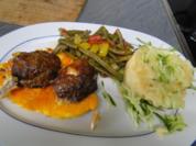 Frikadellen aus dem Backofen mt Bohnen-Paprika-Gemüse für Bianca, die heute 3 Jahre - Rezept