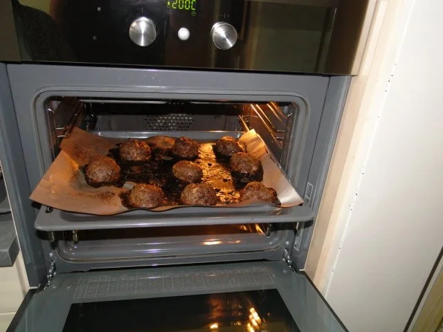 Frikadellen aus dem Backofen mt Bohnen-Paprika-Gemüse für Bianca, die heute 3 Jahre - Rezept - Bild Nr. 2