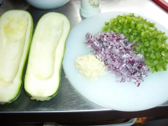 Rezept: gefüllte Zucchini mit kartoffelspalten Bild Nr. 3 gefüllte Zucchini mit kartoffelspalten - Rezept - Bild Nr. 3