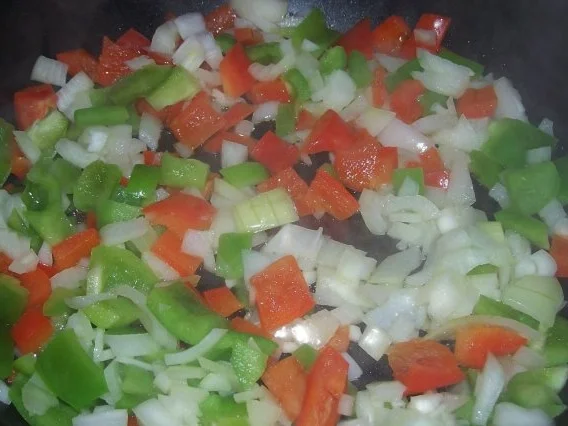 Schneller Tortelliniauflauf mit Lachs und Paprika-Tomatensoße - Rezept - Bild Nr. 4