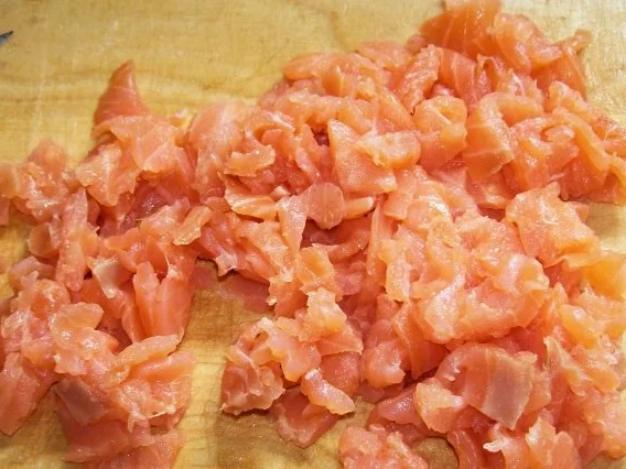 Schneller Tortelliniauflauf mit Lachs und Paprika-Tomatensoße - Rezept - Bild Nr. 5