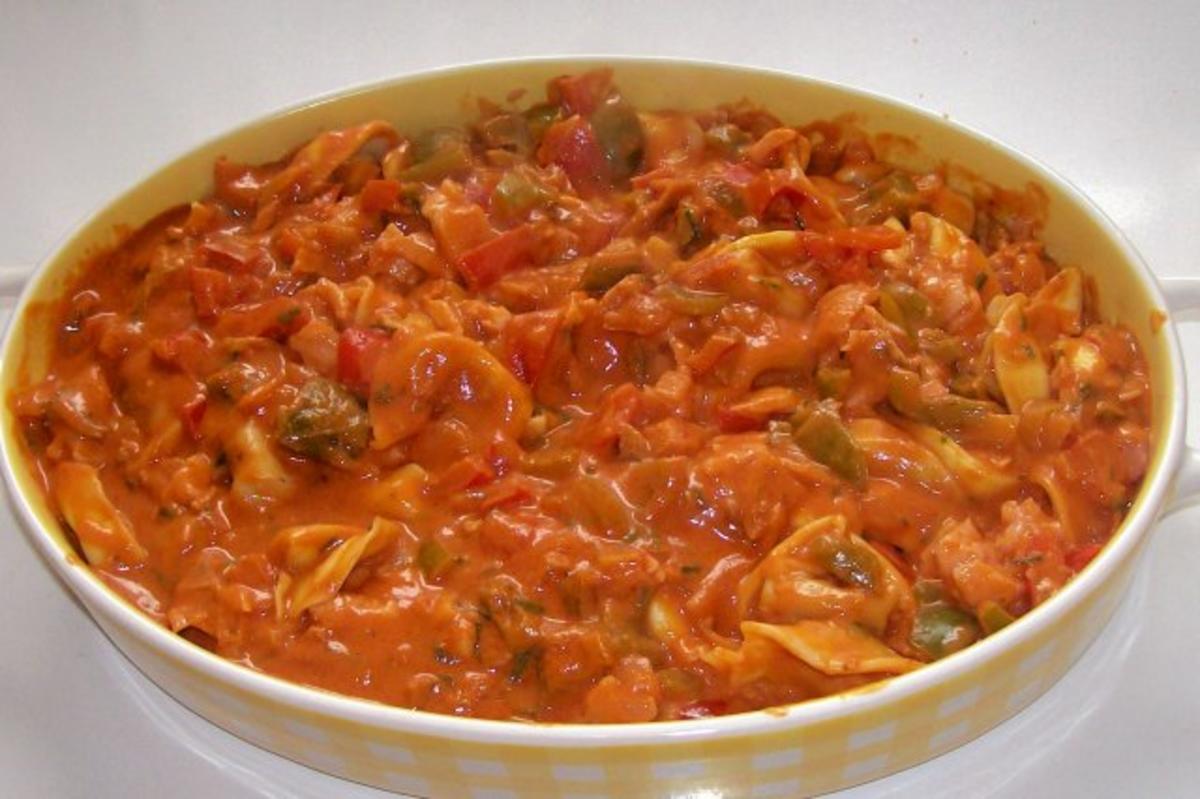 Schneller Tortelliniauflauf mit Lachs und Paprika-Tomatensoße - Rezept - Bild Nr. 8