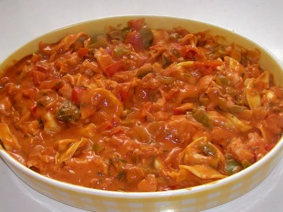 Schneller Tortelliniauflauf mit Lachs und Paprika-Tomatensoße - Rezept - Bild Nr. 8