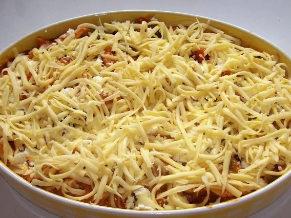 Schneller Tortelliniauflauf mit Lachs und Paprika-Tomatensoße - Rezept - Bild Nr. 9